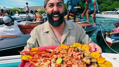 Fresh Lobster and Oysters Delivered to Your Boat While Island Hopping in Cartagena